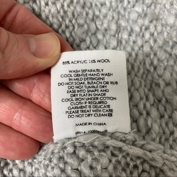 Decjuba Sweater Large - Picture 5 of 5